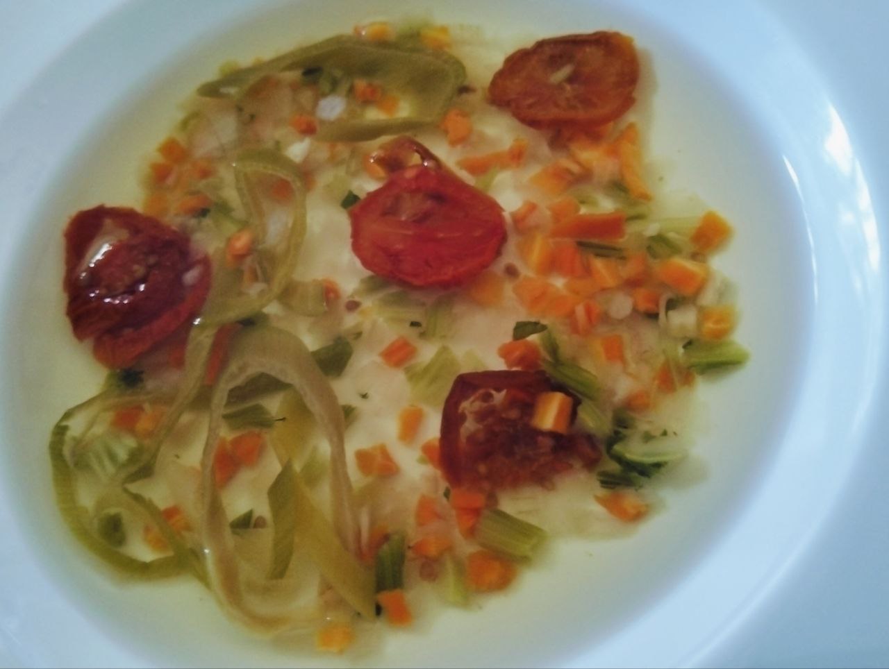 Brodo vegetale naturale BRODOVIVO con verdure essiccate in filtro monodose.